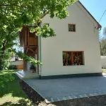 בית נופש Tiszara Nezo Hevereszo - Lounger Overlooking The Tisza River Tiszalok