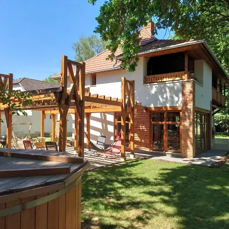 Vakantiehuis Tiszara Nezo Hevereszo - Lounger Overlooking The Tisza River Tiszalok